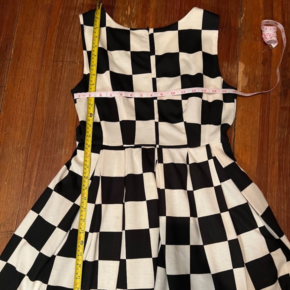 NWOT Esley Sleeveless Pleated Black & White Checkerboard Mini Dress-Large (M/L) - Picture 3 of 9